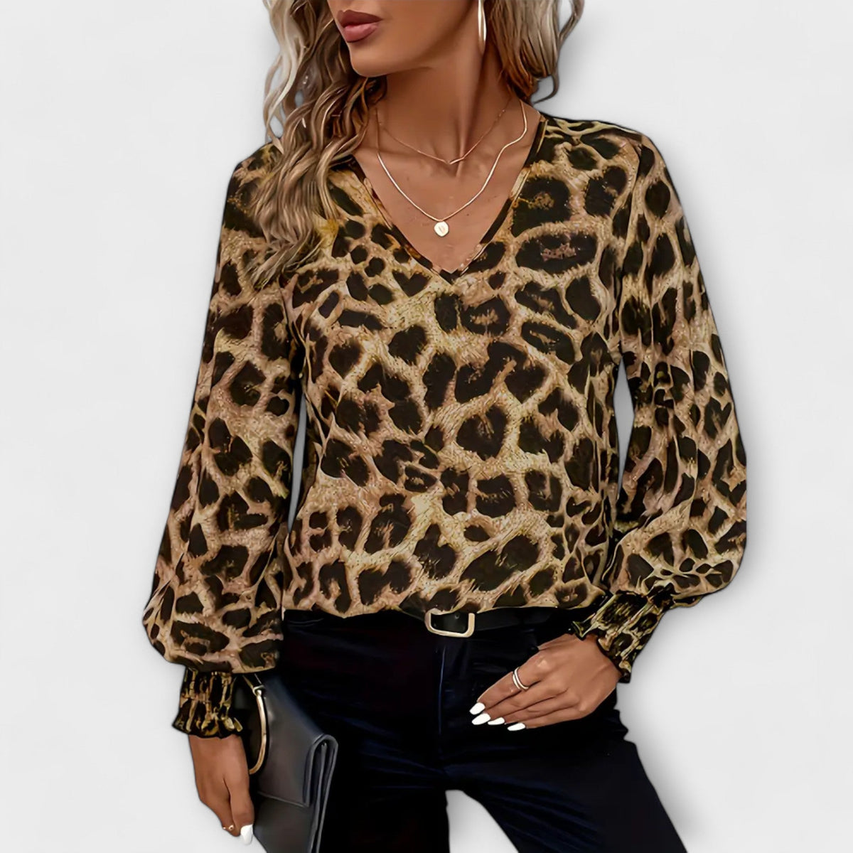 Blusa elegante con estampado de leopardo